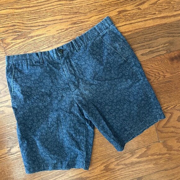 GAP Shorts Mens 38x10 Blue Floral Print Chino Preppy Vacation Resort Flat Front - Picture 1 of 2